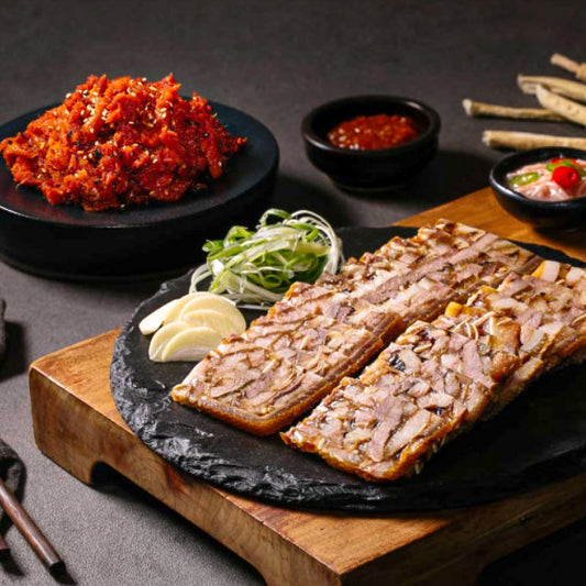 [NEW] Set of 2 packs of Huang qi jokbal pyeonyuk (200g) with spicy seasoned pollock sashimi (100g) and shirimp jeotgal sauce / Total 500g 1.10lbs