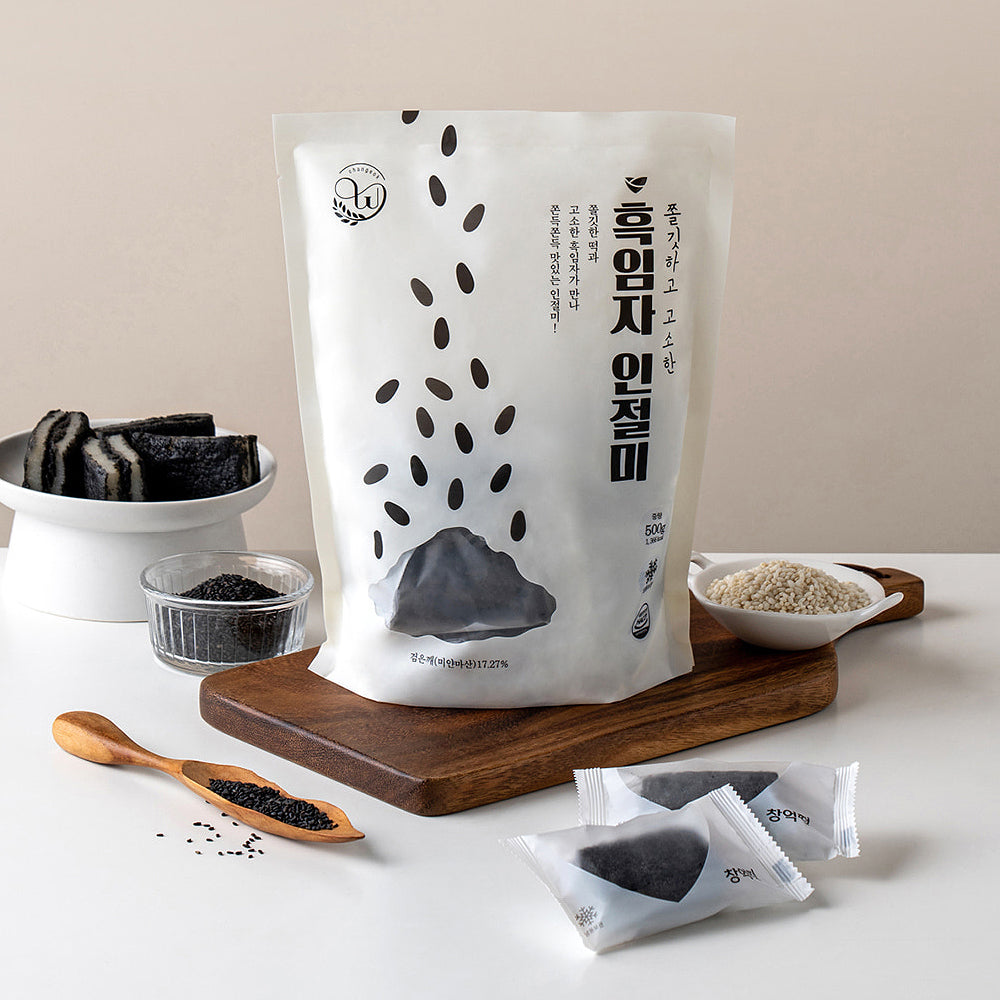 Individual packs of black sesame injeolmi (rice cake) 500g / 1.10lb ...
